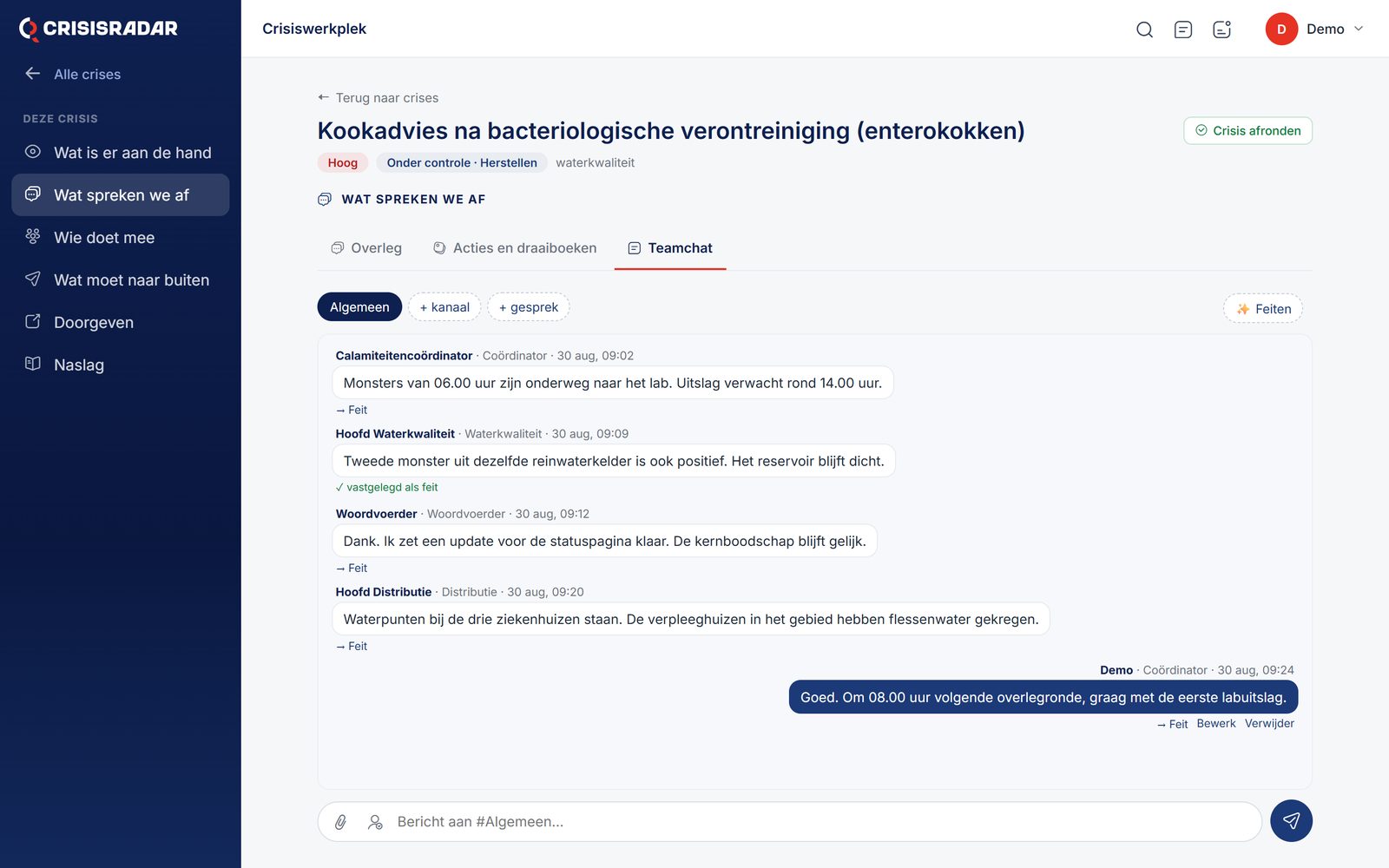 Teamchat bij een crisis, met een bericht dat als feit is vastgelegd